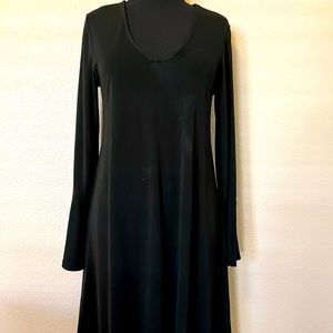 ✨ Karen Kane Hourglass Black Dress with flared sleeve - size L 🧨🧲